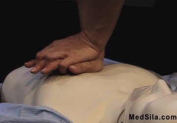Расположение рук при СЛР